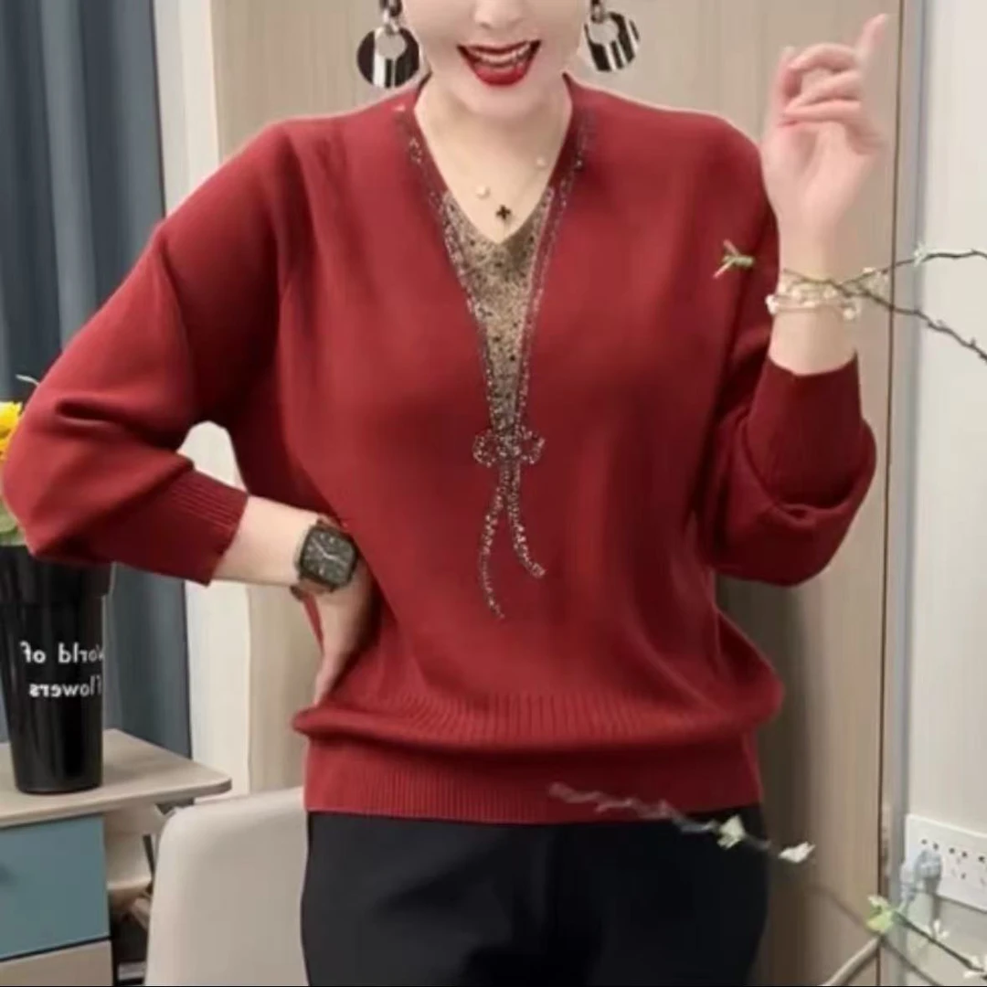 秋冬新款休闲妈妈百搭毛衣洋气烫钻V领针织衫宽松套头打底上衣女