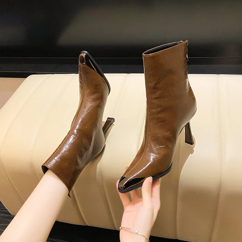 2025流行小女2025年新款气质百搭时尚细跟阔腿裤呢子大衣专用鞋子