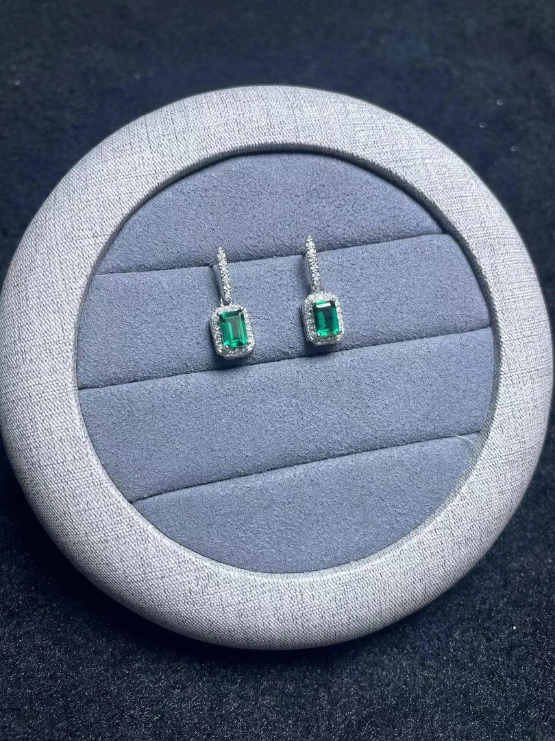 合成/培育【戴琴珠宝】FG6195-合成祖母绿方形银镶耳坠  多样性发