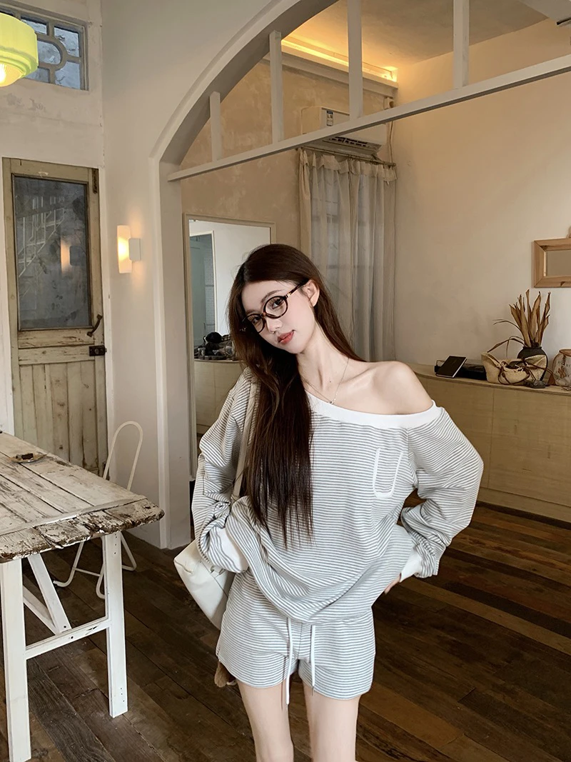 3052条纹漏肩卫衣套装女
