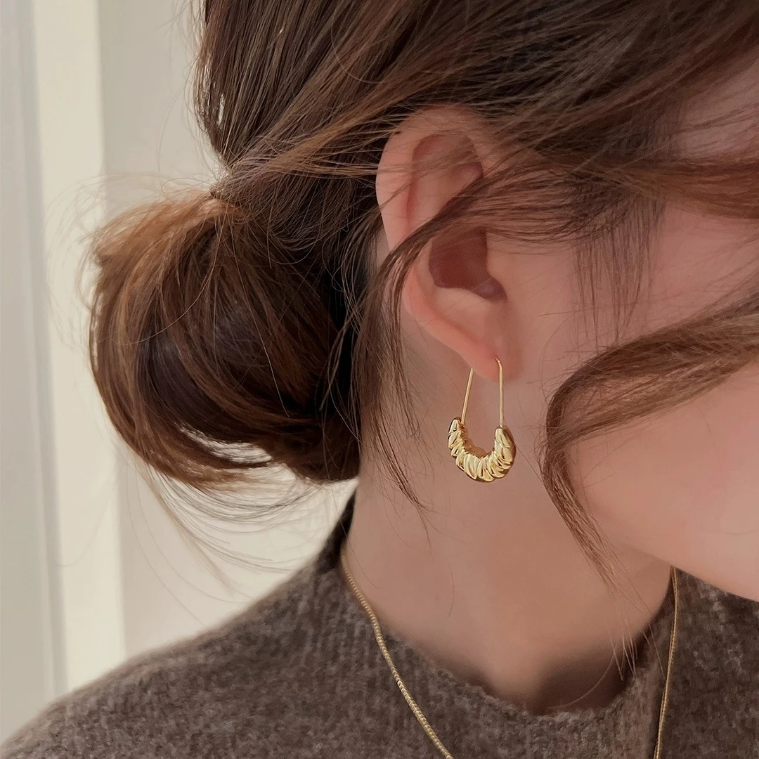 铜合金耳饰  小众设计金属牛角包耳环女轻奢高级感2023新款爆款