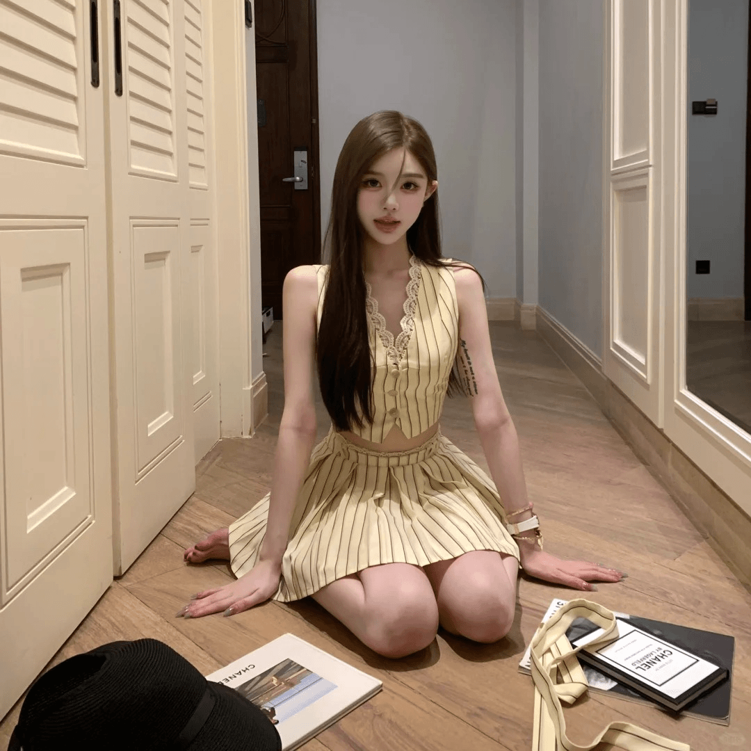 2024新款韩版气质条纹显瘦小衫设计感高腰半身裙纯欲修身性感