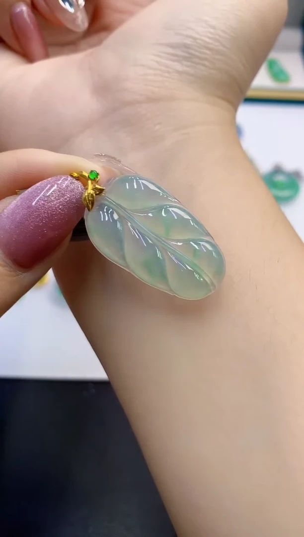 【闪购商品】翡翠颈饰18K金镶嵌天然翡翠A货