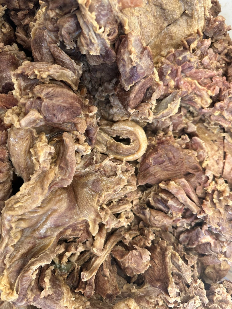 纯正全熟山羊肉五香去骨去皮羊肉大块无边角料下酒菜