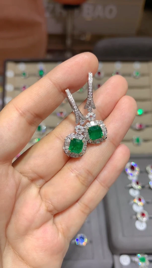 【闪购商品】祖母绿耳坠18K金镶嵌2.37CT 36号