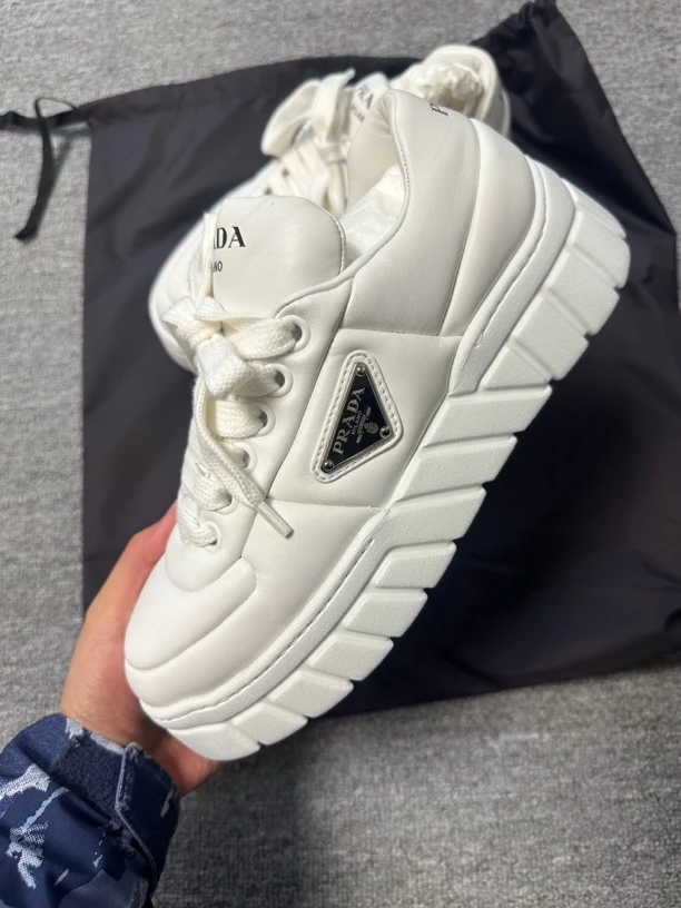 全新未使用 Prada/普拉达 36.5码 三角标女款厚底小白鞋