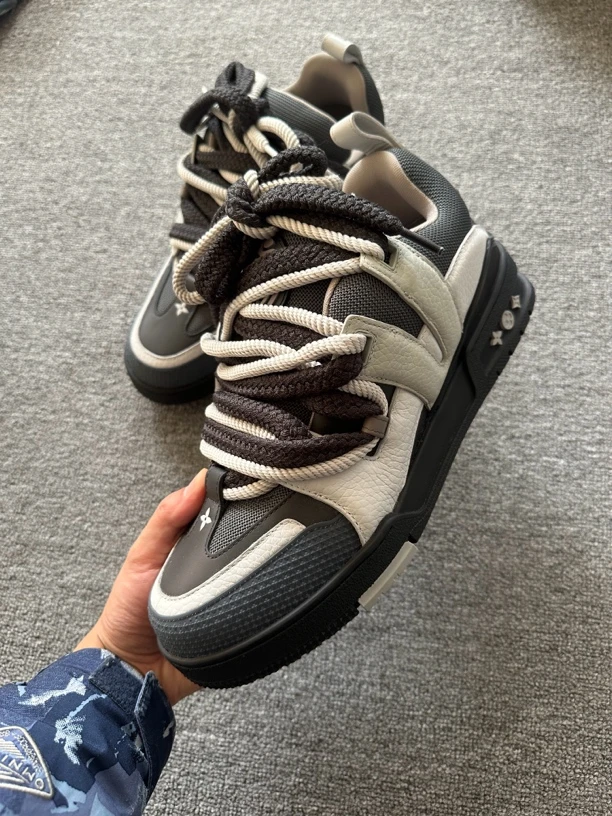 全新未使用 LouisVuitton/路易威登 42码 Skate系列 黑灰男款板鞋
