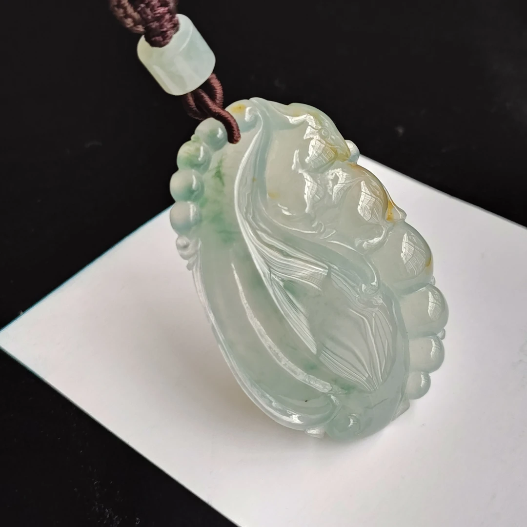 天然翡翠A货冰种三彩福瓜绿色女士雕刻高冰精雕飘花俏色精美巧雕