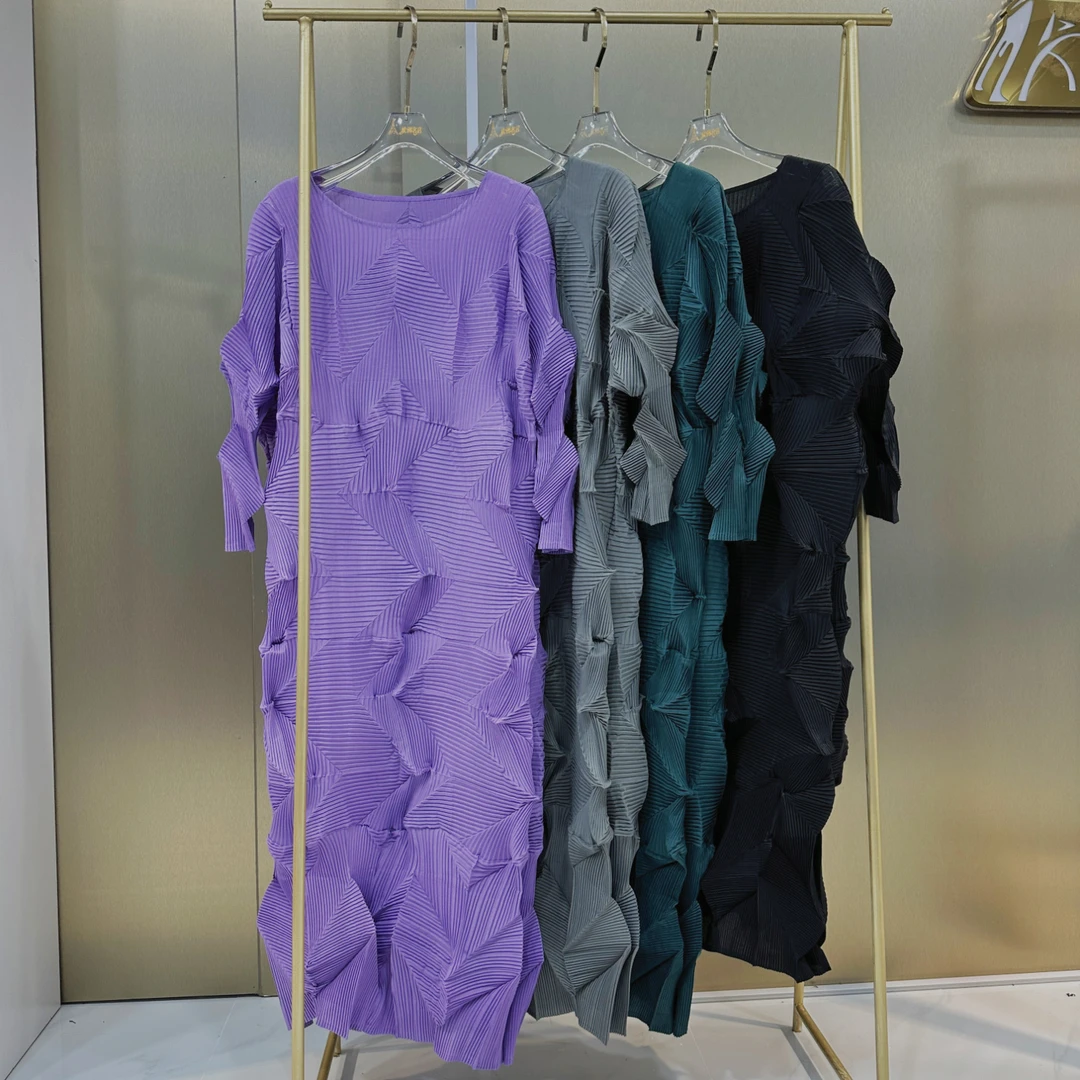 三宅褶皱2024秋季新款钻石褶连衣裙纯色气质时尚高级感中长款