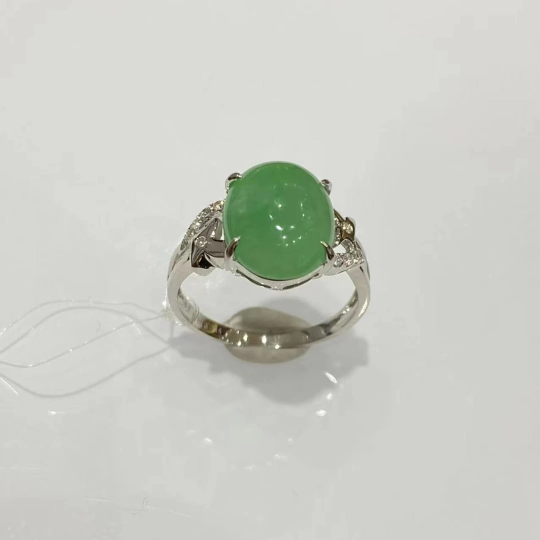 18K金翡翠镶嵌戒指