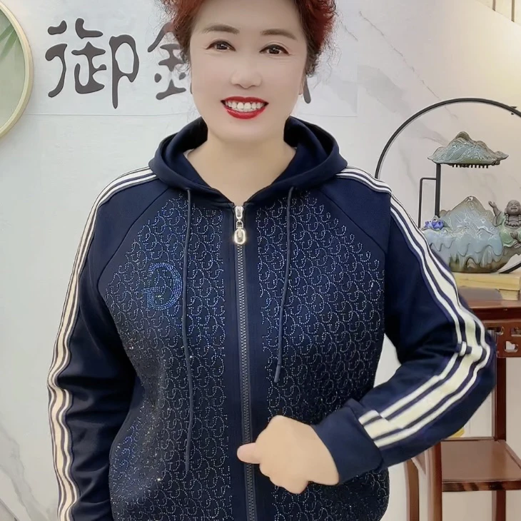 一款四色烫钻休闲套装显瘦百搭百搭连帽时尚显瘦减龄精品妈妈装