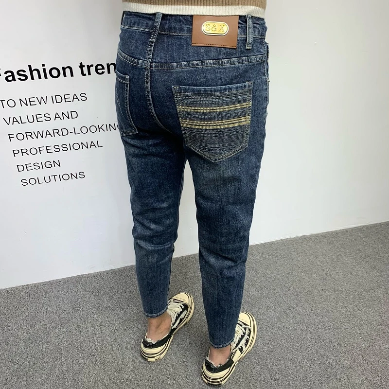 2025年秋冬新款高级男士牛仔裤潮流修身水洗绣花弹力百搭九分裤子