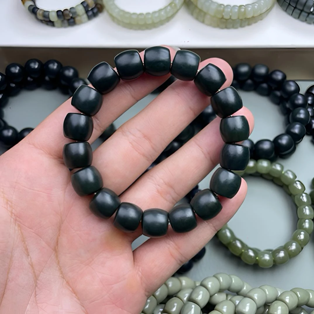 12mm天然新疆和田玉沙枣青手串多样性发货拍一发一
