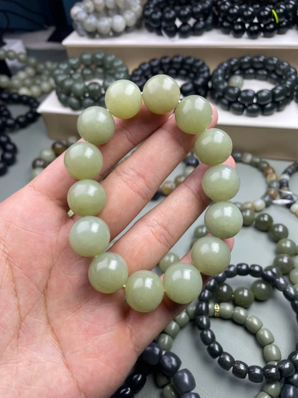 16mm天然新疆和田玉青白玉手串多样性发货拍一发一