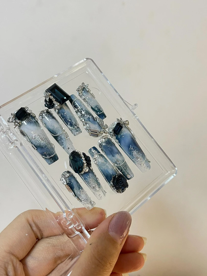 手绘手工穿戴甲带盒子学生气质高级温柔轻奢可爱款2025爆款穿戴甲