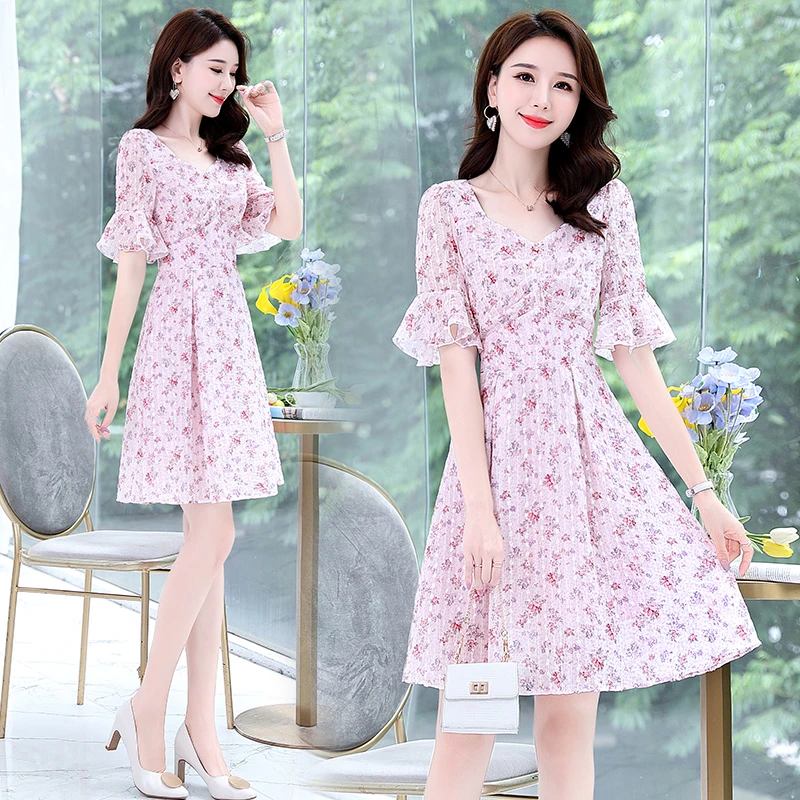 法式碎花连衣裙女2024夏季新款时尚高级感气质荷叶袖中长款a字裙