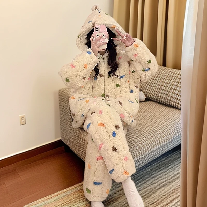 睡衣女士2024冬季加绒加厚法兰绒可外穿珊瑚绒三层夹棉家居服套装