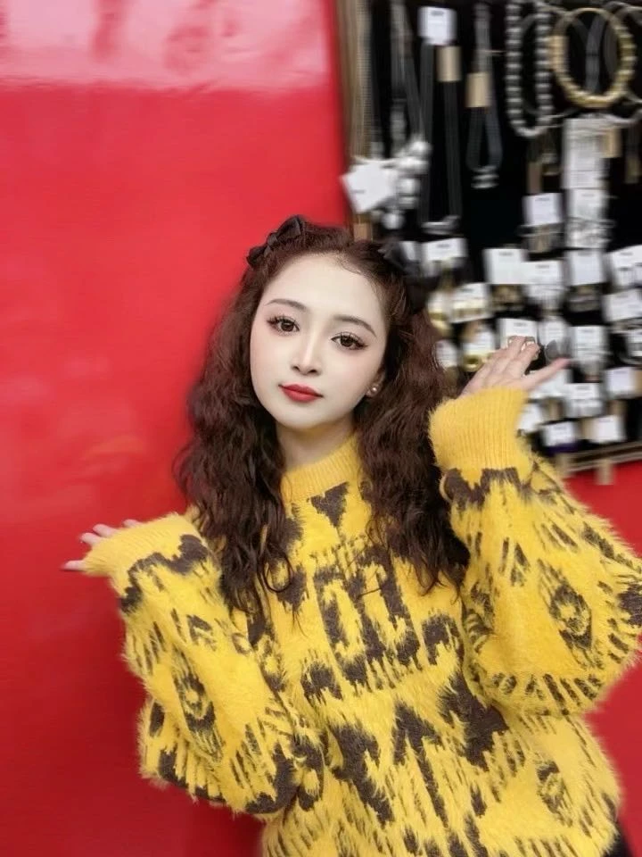 情侣款艾特莱斯冬季毛绒毛衣