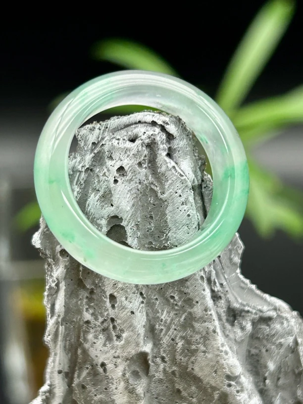 非洲翠冰飘花戒圈男戒女戒情侣对戒冰透灵动高冰飘花纯天然玉戒指