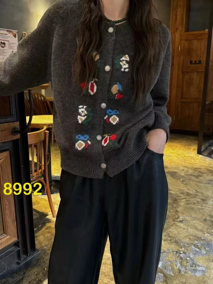 8992（部分无水洗唛，介意慎拍) SANFAN 新款针织衫