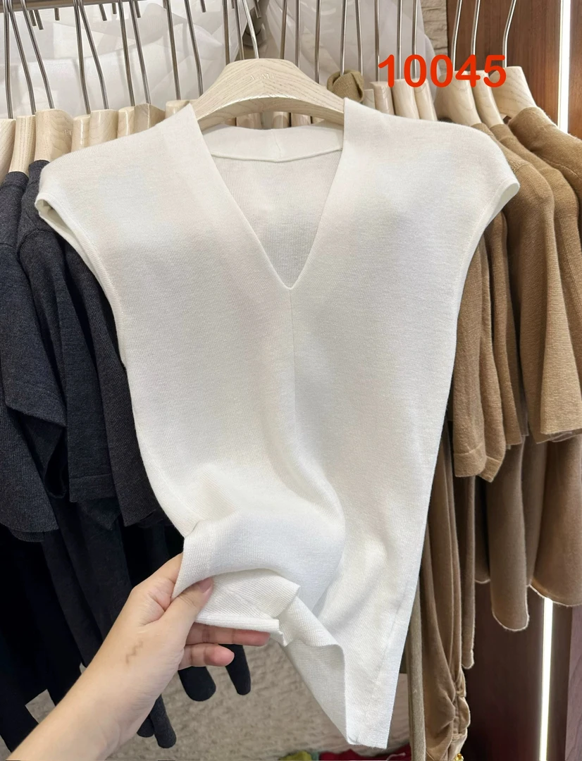 10045（部分无水洗唛，介意慎拍）  SANFAN新款针织衫