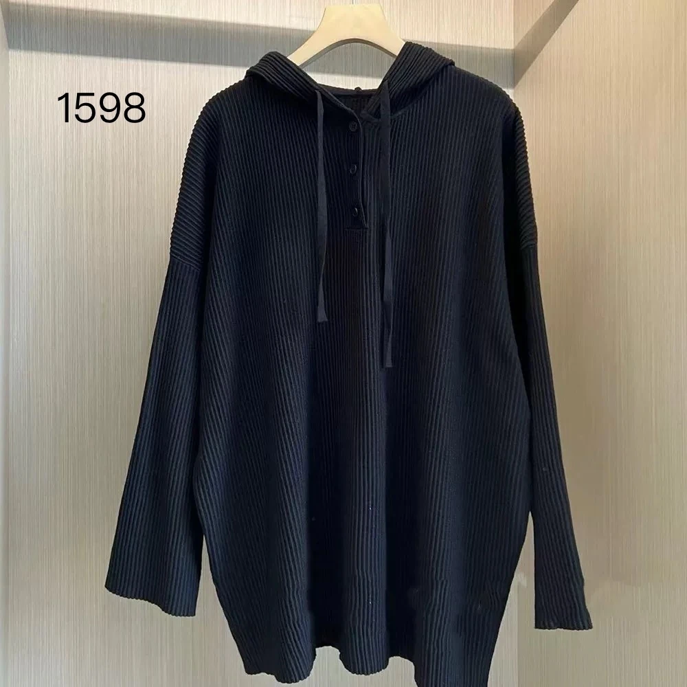 1598（部分无水洗唛，介意慎拍) SANFAN 新款针织衫