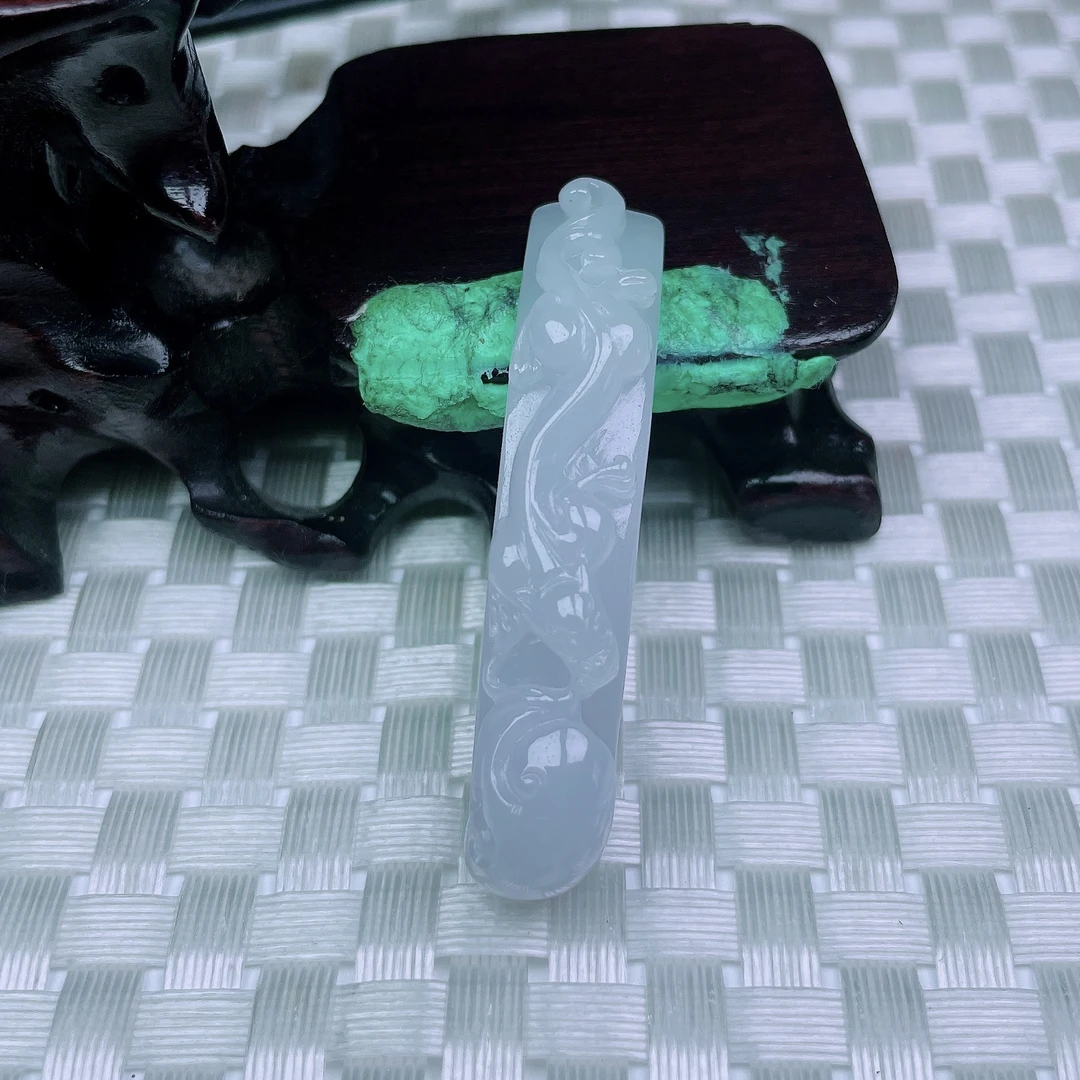 专营缅甸天然翡翠a货紫罗兰荷叶草龙手牌尺寸55-10-12重:10.37g