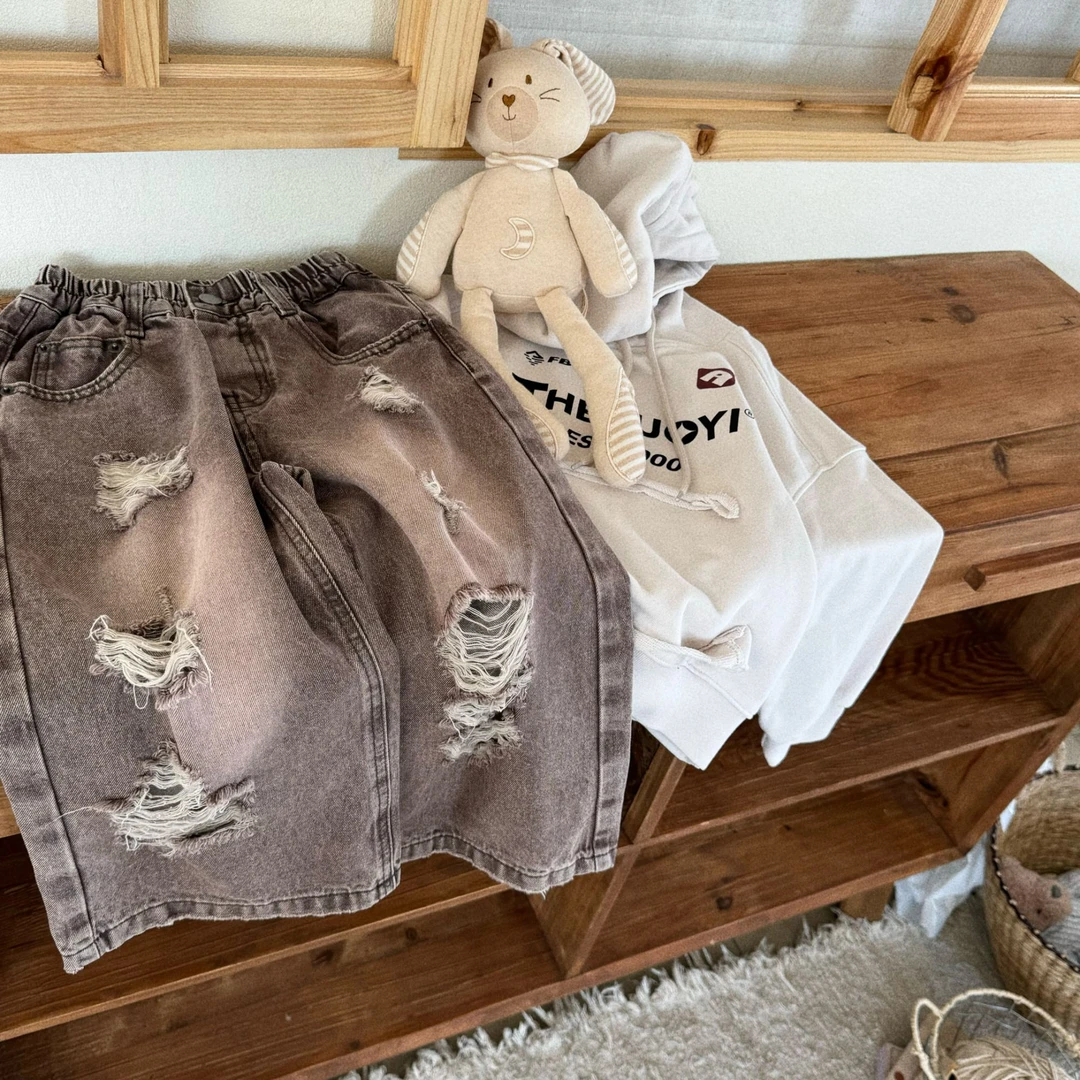 24210（现货）儿童韩版磨破秋款直筒牛仔裤