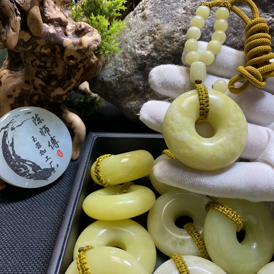 岫玉辽阳公主扣转运珠平安扣项链吊坠毛衣链女韩版时尚随机发货