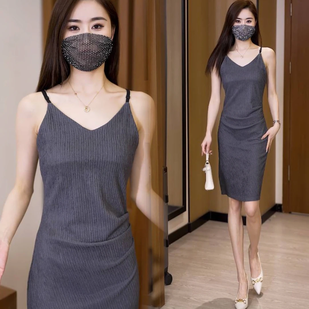 褶皱设计感灰色吊带连衣裙女夏季2025新款修身显瘦中长款气质裙子