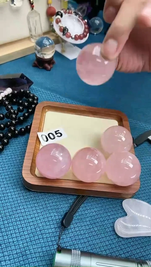 【闪购商品】水晶粉球/005未镶嵌多样性发一件