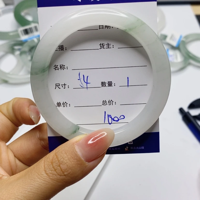 【闪购商品】石英质玉手镯未镶嵌花*呀