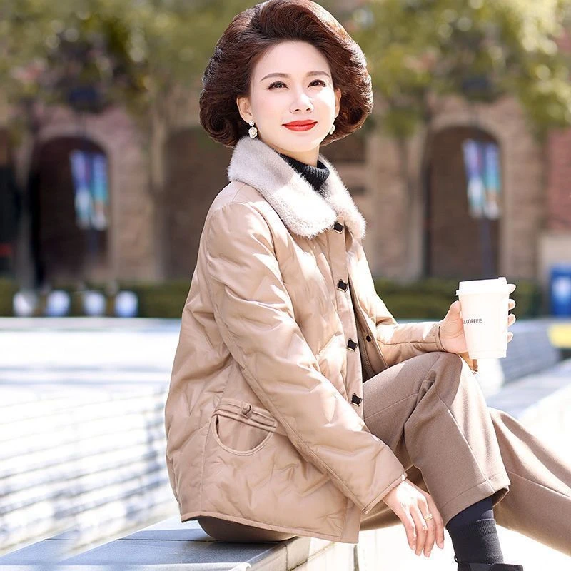 波司豋【羽绒服】妈妈冬装羽绒服新款鸭绒中老年女保暖高端洋气短