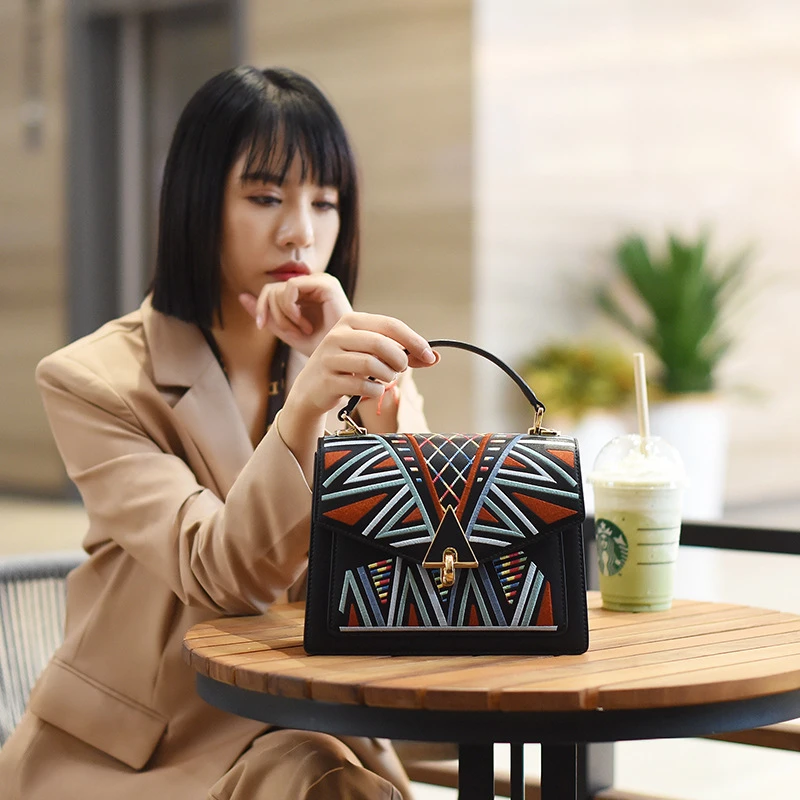 小众名族风情牛皮女包时尚大容量女士单肩包手提斜挎包特色绣花款