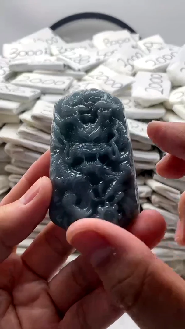 【闪购商品】翡翠颈饰未镶嵌龙牌