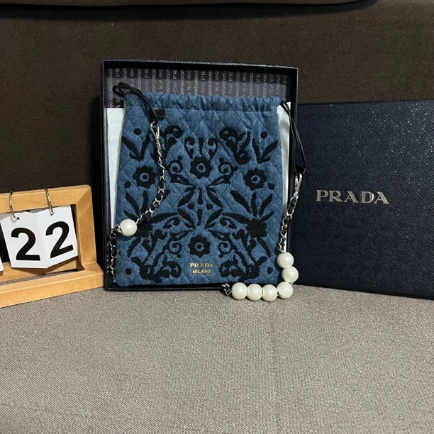 95新 Prada/普拉达 秀款牛仔刺绣福袋包成色可 鱼鱼的包