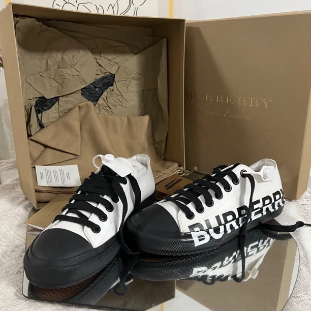 全新未使用 BURBERRY/博柏利 Burberry板鞋 39.5码 鱼鱼