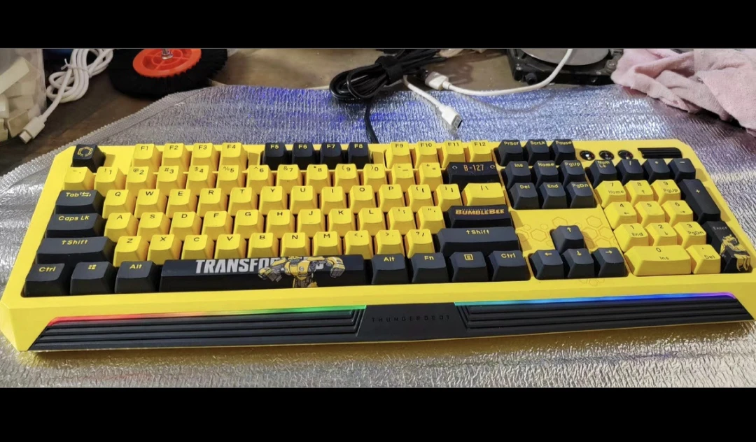 95新 Thunderobot/雷神 kg8104r大黄蜂版有线键盘变形金刚联名款！