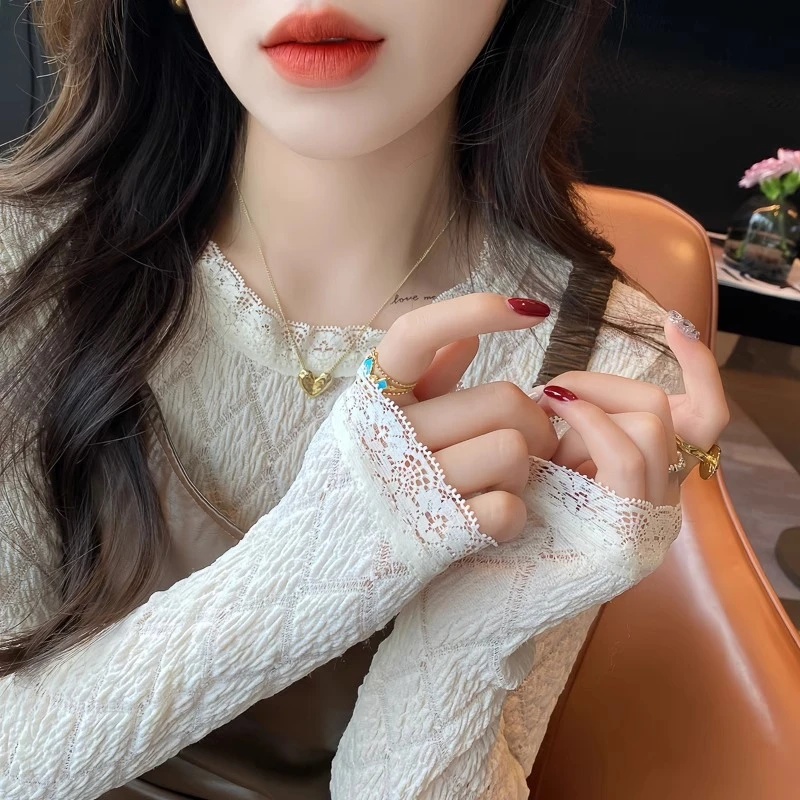 白色圆领蕾丝边打底衫女内搭2025早秋新款长袖针织漂亮小香风上衣