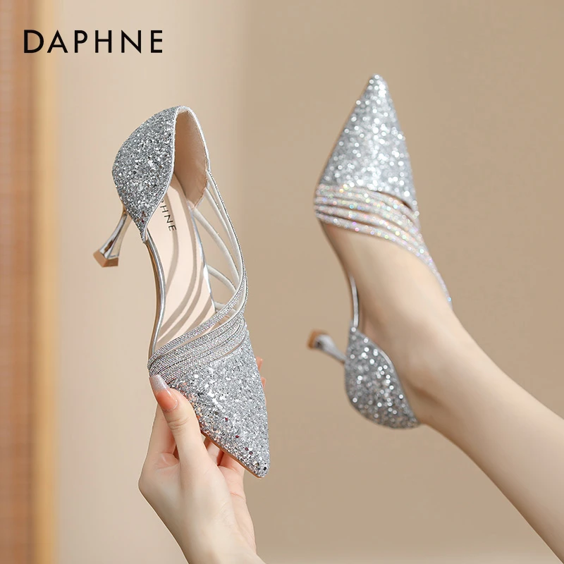 达芙妮尖头高跟鞋气质性感清洁磨砂皮女鞋细跟侧空水钻带单鞋婚鞋