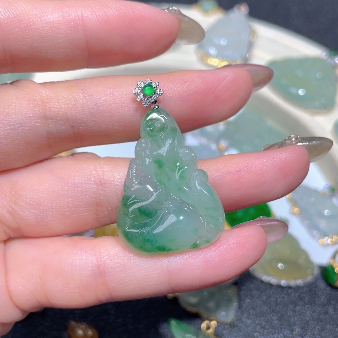 翡翠颈饰18K金镶嵌翡翠