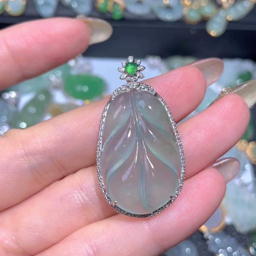 翡翠颈饰18K金镶嵌翡翠