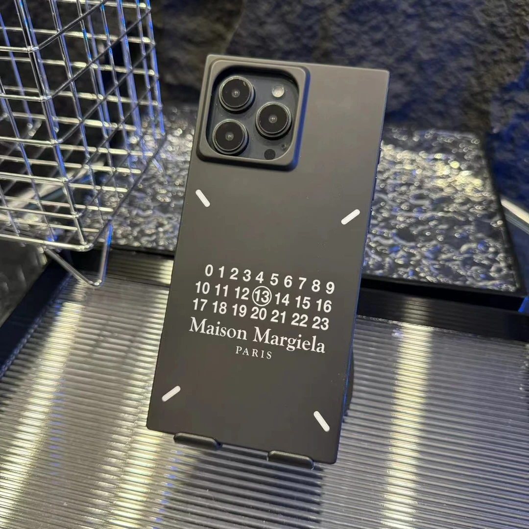 方形潮牌马吉iphone15promax手机壳14适用苹果13欧美16磨砂高级感