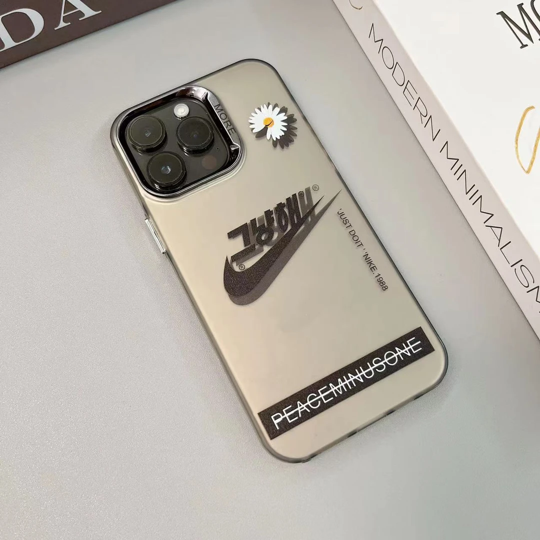 志龙联名适用苹果15小雏菊13promax手机壳iPhone12情侣14/16/nik