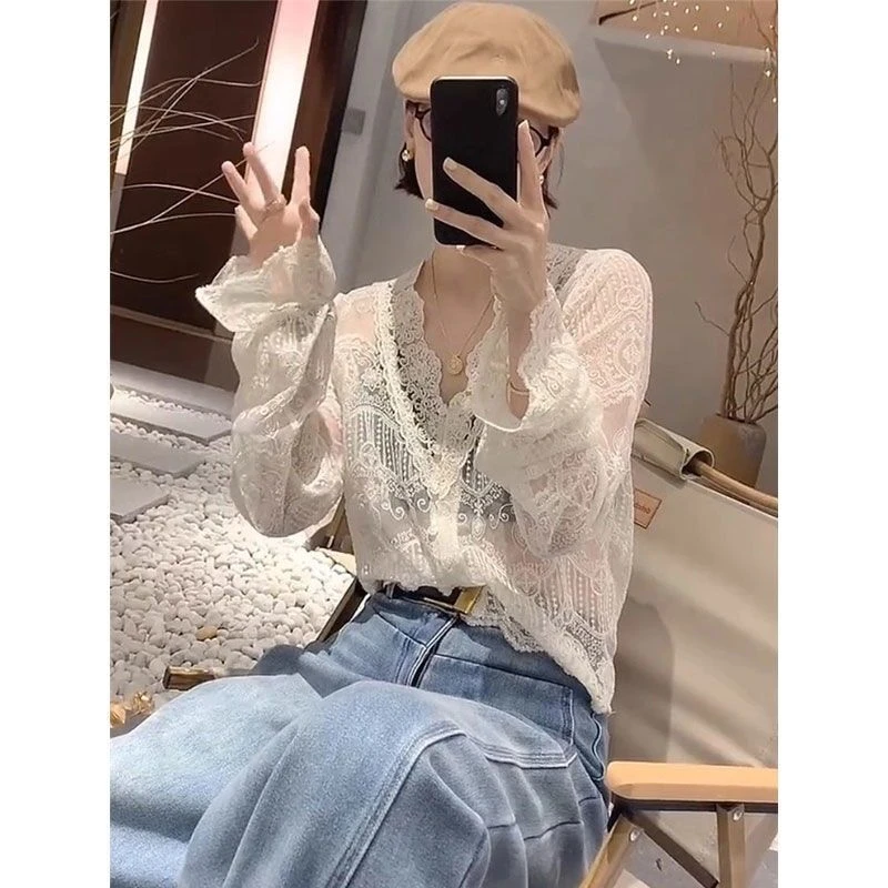 2025年秋冬新款法式小香风短款蕾丝衬衫女设计感小众镂空叠穿衬衣