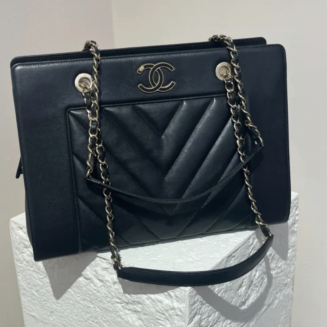 95新 Chanel/香奈儿 Chanel黑金v纹托特包