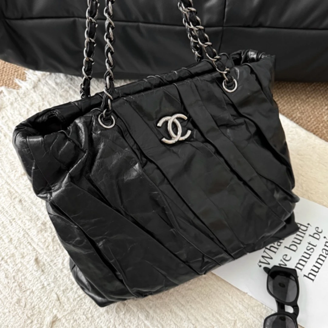 95新 Chanel/香奈儿 Chanel黑银油蜡褶皱托特