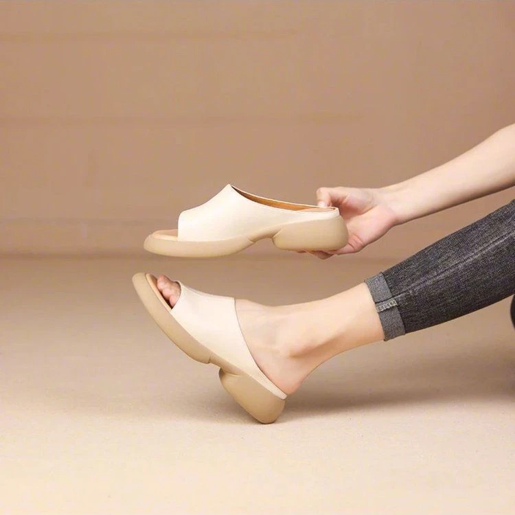 【现货】跟高3.5CM 2024夏季新款休闲百搭时尚女士外出拖鞋时髦凉拖
