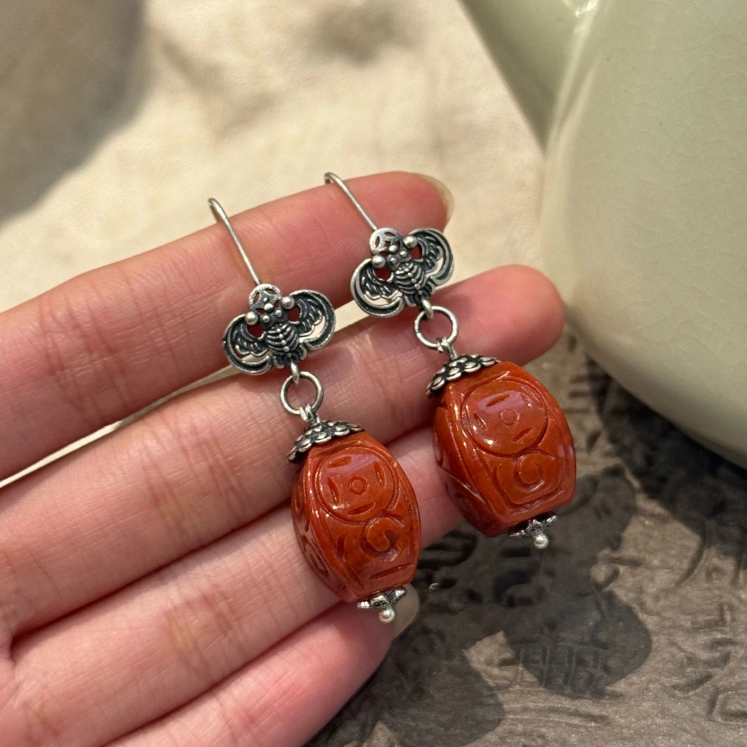 e25426 <非晚1>S925银红翡翠花纹桶珠蝙蝠耳钩复古耳环深浅不一