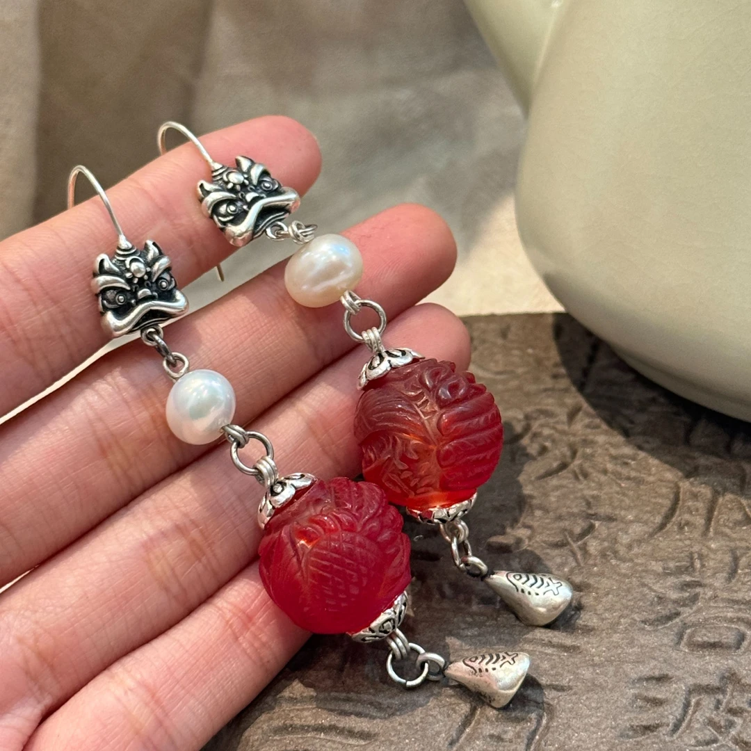 <晶贵坊>S925银红琉璃珍珠醒狮耳钩复古长款民族风耳环